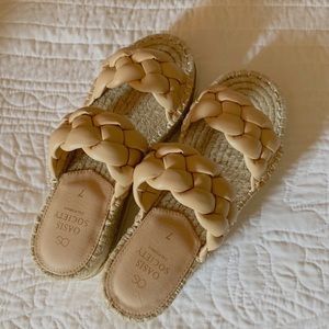 Oasis society platform sandals.